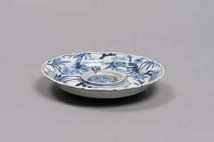 染付松竹梅文稜花形盃台