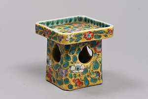 色絵花唐草文方形盃台