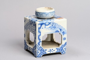 染付透彫方形盃台