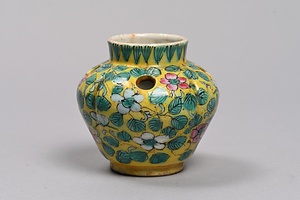 色絵花唐草文瓜形盃台