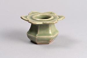 青磁六花形盃台