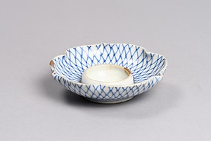 染付網目文盃台