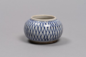 染付網目文盃台