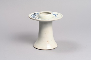 染付梅樹文盃台