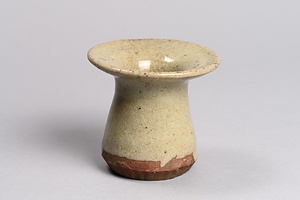 灰釉盃台