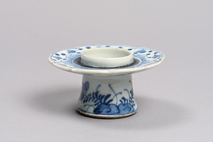 染付五稜花形盃台