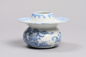 染付唐子図五弁花形盃台