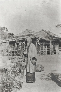 伊藤博文写真（大磯池の別邸庭園にて）