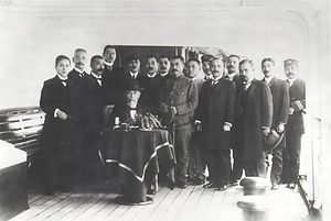 伊藤博文写真（鉄峰丸船上にて）