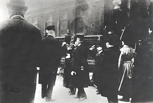 伊藤博文写真（ハルビン駅にて）