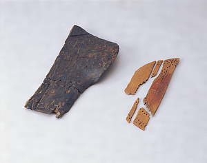 雀居遺跡・比恵遺跡群　木製短甲・翳状木製品