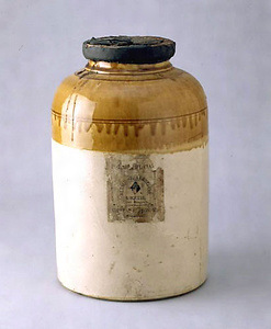 塩素酸カリウム入り壷