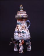 色絵松竹梅鶴文人形足注器