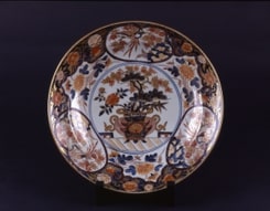 色絵花籠文大皿