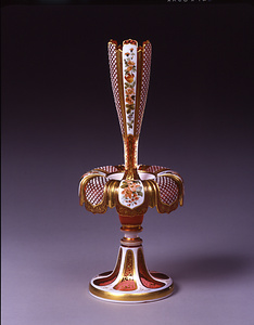 金赤白地被エナメル金彩花文花瓶