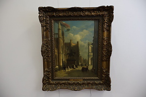 ノールドアインデ宮殿前の人々