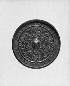 菊亀甲丸紋散鶴丸鏡