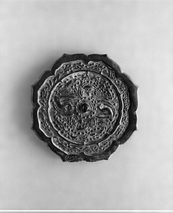 瑞花双鳳八稜鏡