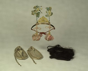 胡蝶装束　天冠　糸鞋　鬘