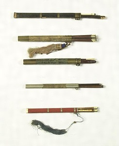 鮫鞘木製柄白銅金具附刀子