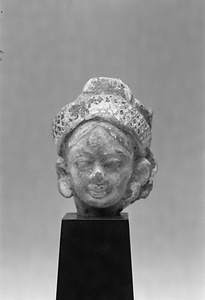 花冠婦人頭部