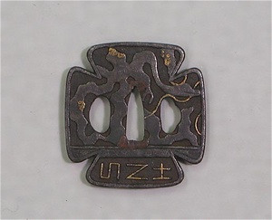 洋風文字龍図鐔（南蛮鐔）