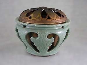 青磁夜学型噐台