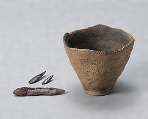 続縄文時代の墓の副葬品（常呂川河口遺跡988a号土坑）