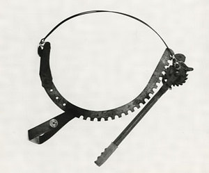 タワラナカシメキ（俵中締機）