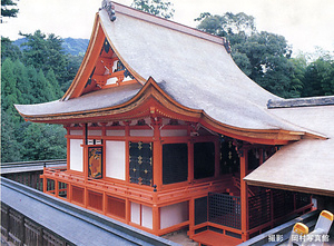 土佐神社本殿、幣殿及び拝殿　鼓楼