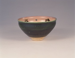 金彩字文緑釉茶碗