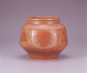 赤楽掻落草花文花瓶