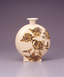 鉄絵紫陽花文扁壺