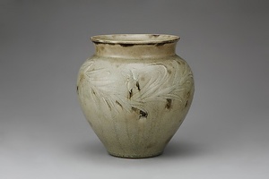 灰釉百合文花瓶