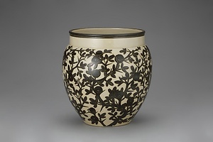 掻落枳殻文花瓶