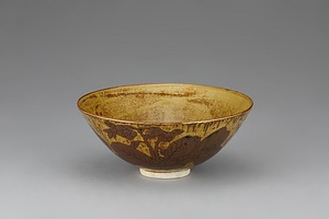 伊羅保釉岩煙草文鉢