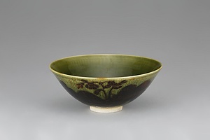 緑釉岩煙草文鉢