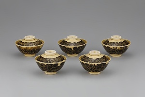 黄瀬戸釉掻落花文飯茶碗