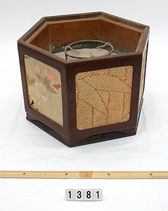 六角布張火鉢・五徳