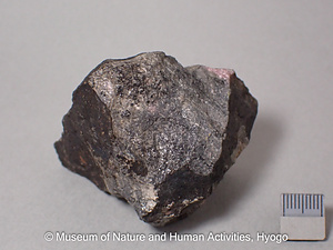 アラバンド鉱テフロ石