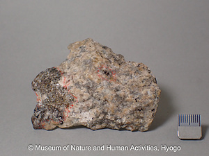 灰霞石　モサンドル石