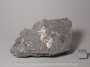 ネオジウム弘三石