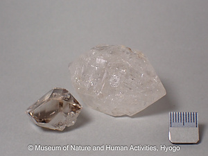 両錐水晶（石英）