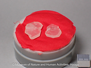 石英（水晶の日本式双晶）