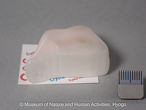 曹灰硼鉱（テレビ石）