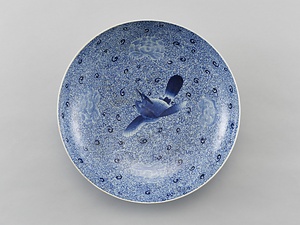 染付鳥牡丹唐草文大皿