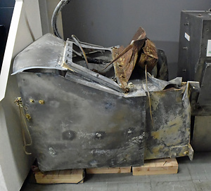 マグマ水蒸気噴火で破壊された火口カメラハウジング