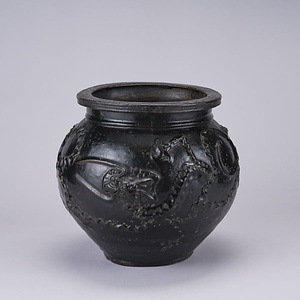 黒釉貼付龍文半胴甕