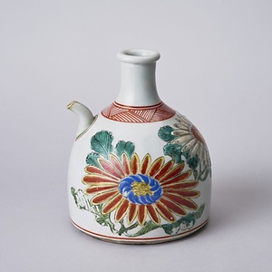 色絵花蝶文徳利