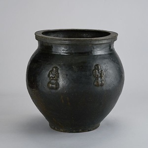 黒釉貼付大黒文半胴甕
